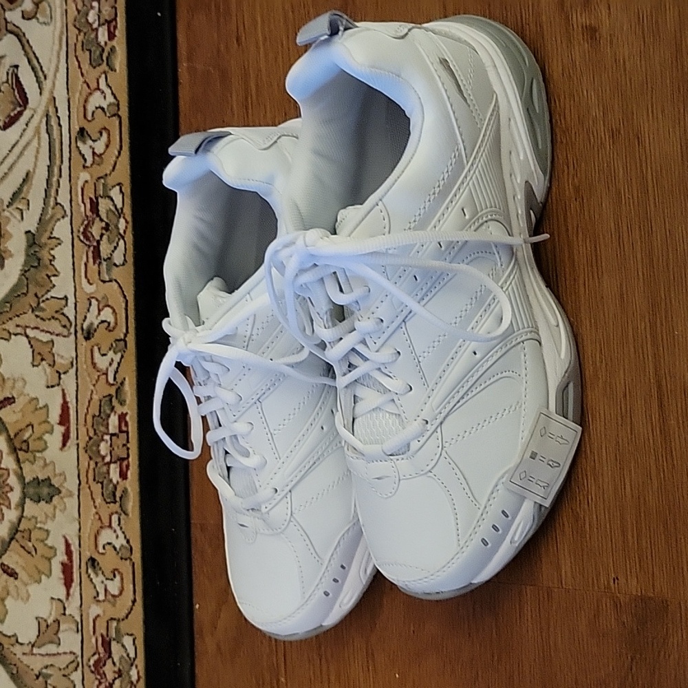 Avia Avi Union II white/chrome silver non slip lace up shoes 7.5 New no Tags…